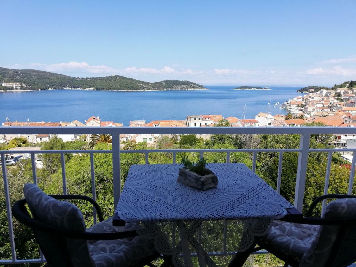 Apartment Pecarevic - A Holiday With A Stunning View Vis Luaran gambar