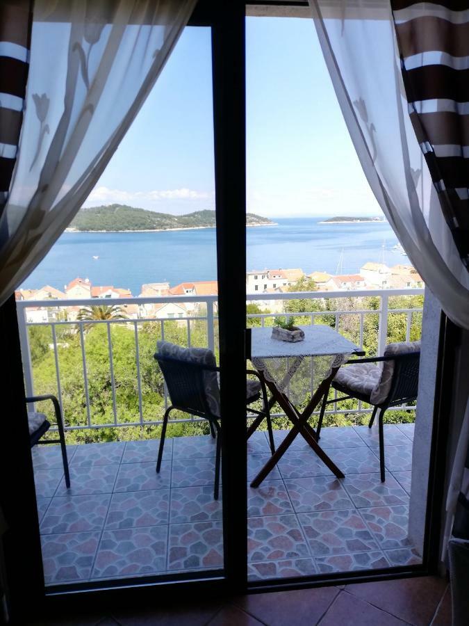 Apartment Pecarevic - A Holiday With A Stunning View Vis Luaran gambar